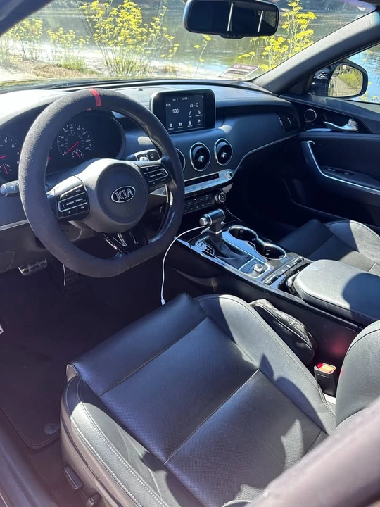 2020 Kia Stinger - Image 6 of 14