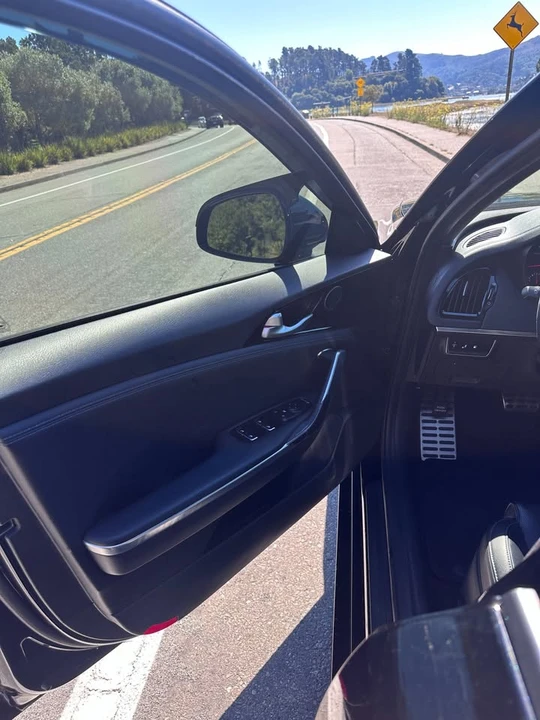2020 Kia Stinger - Image 7 of 14