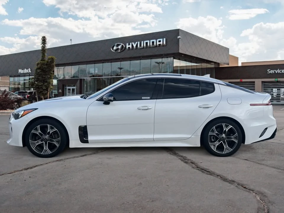 2020 Kia Stinger - Image 2 of 15
