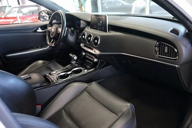 2020 Kia Stinger GT - Image 8 of 16