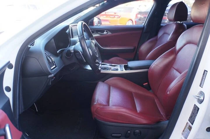 2020 Kia Stinger GT - Image 8 of 14