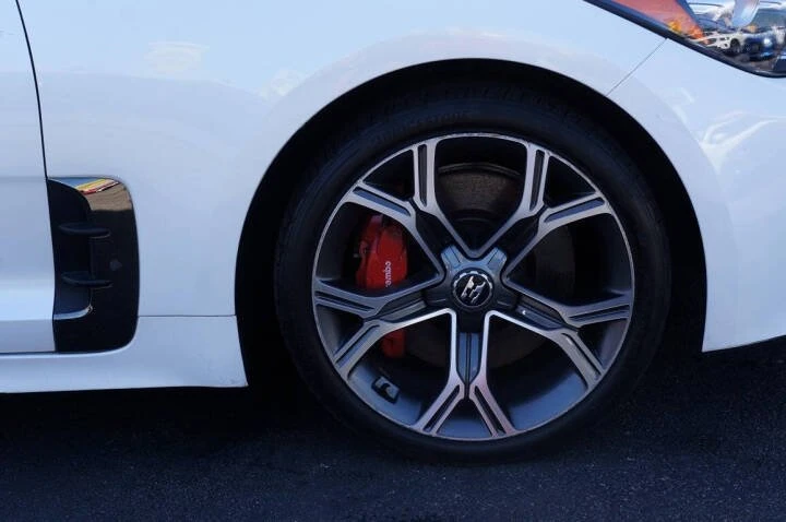 2020 Kia Stinger GT - Image 16 of 17