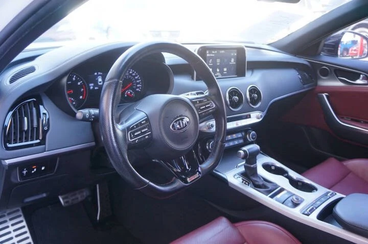 2020 Kia Stinger GT - Image 9 of 17