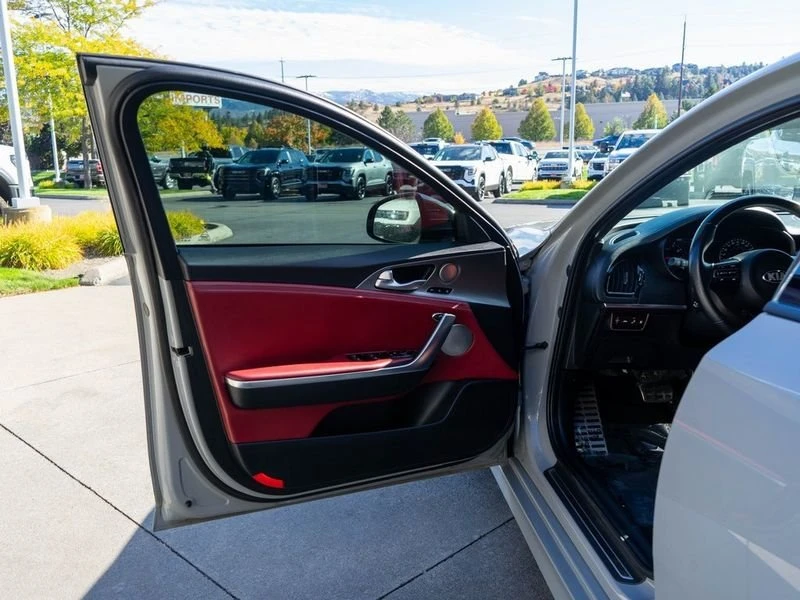 2020 Kia Stinger GT - Image 13 of 16