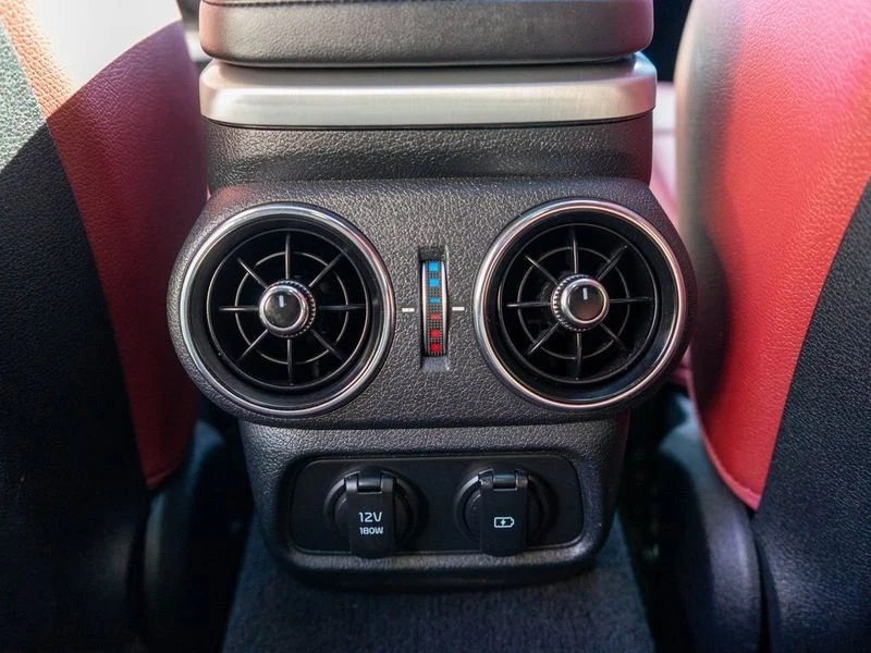 2020 Kia Stinger GT - Image 10 of 16