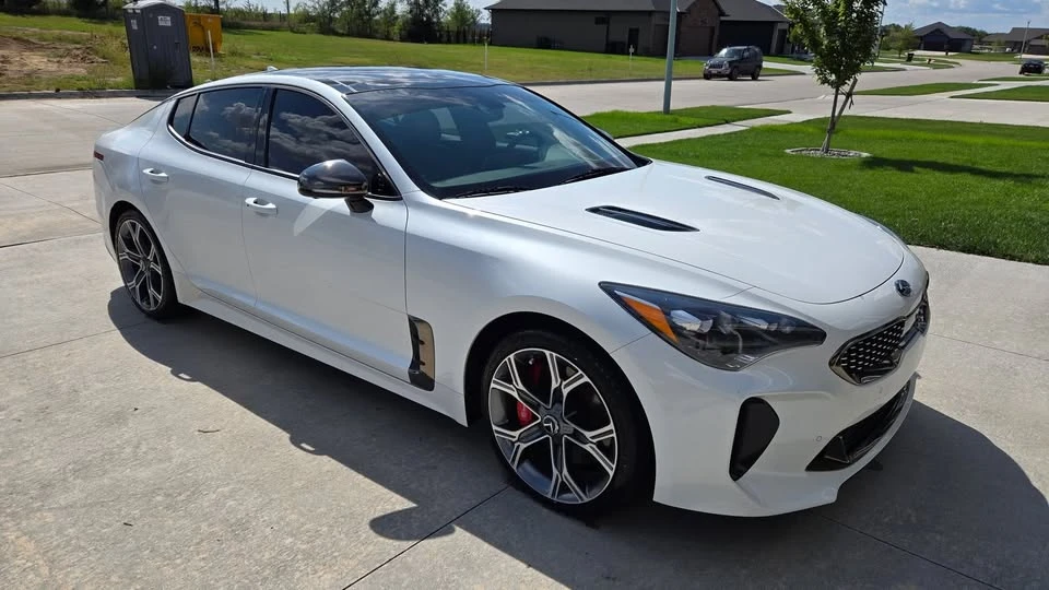 2020 Kia Stinger GT - Image 2 of 8