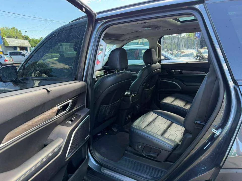 2020 Kia Telluride - Image 6 of 10