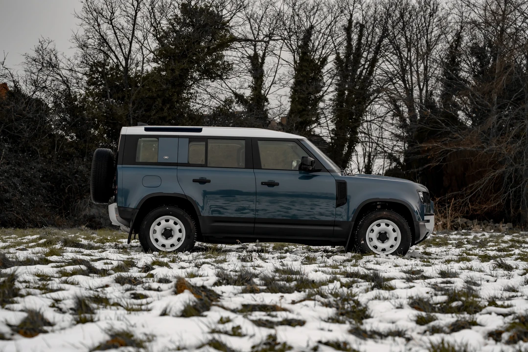 2020 Land Rover Defender L663 - Image 19 of 31