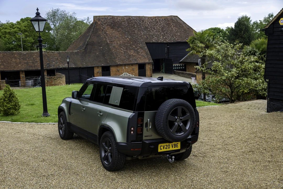 2020 Land Rover Defender L663 - Image 15 of 31