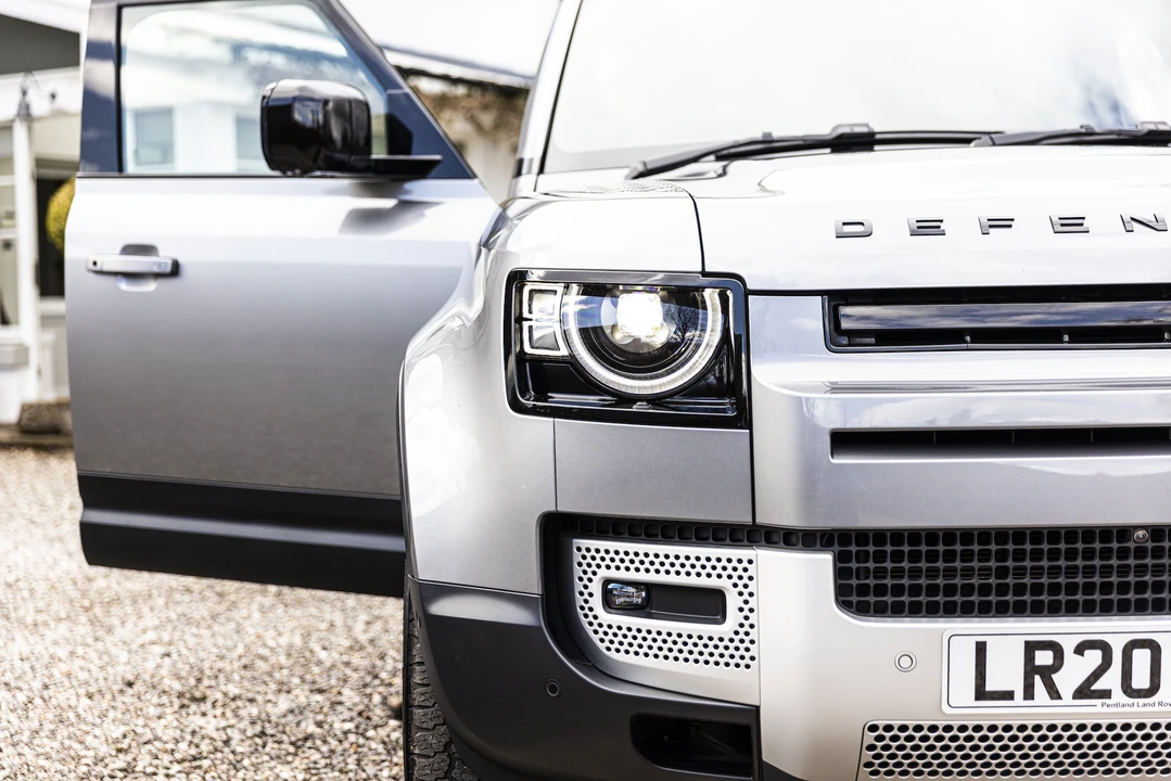 2020 Land Rover Defender L663 - Image 14 of 31