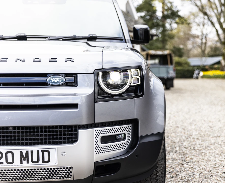 2020 Land Rover Defender L663 - Image 17 of 31