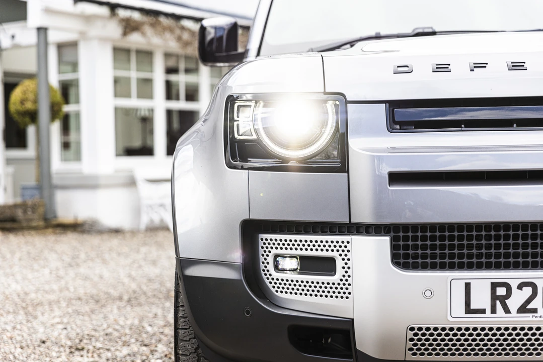 2020 Land Rover Defender L663 - Image 19 of 31