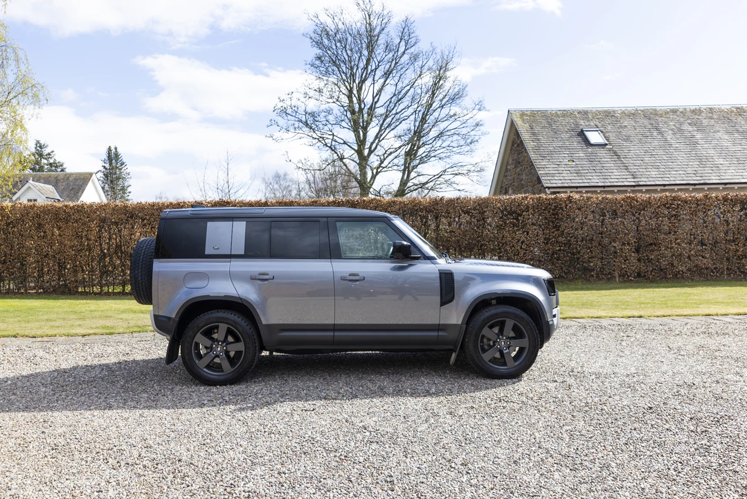 2020 Land Rover Defender L663 - Image 5 of 31