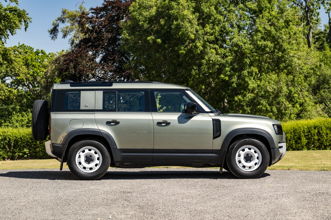 2020 Land Rover Defender L663 - Image 9 of 31