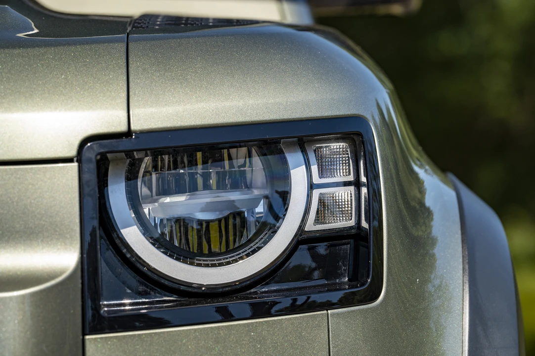 2020 Land Rover Defender L663 - Image 22 of 31