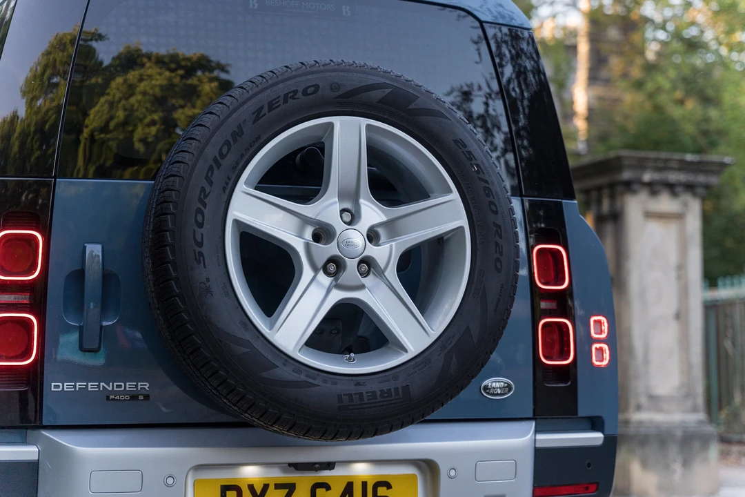 2020 Land Rover Defender L663 - Image 25 of 31