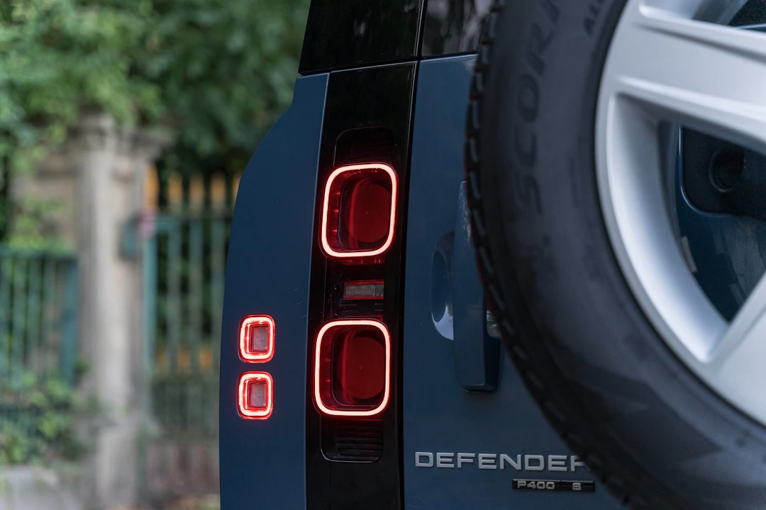 2020 Land Rover Defender L663 - Image 28 of 31