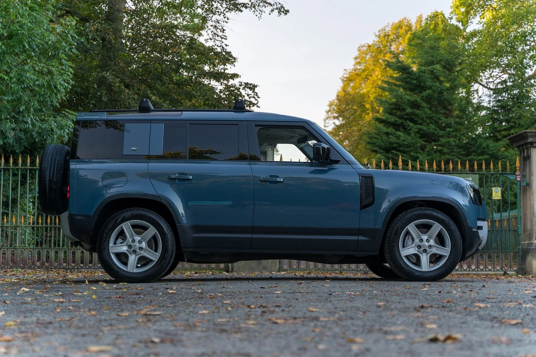 2020 Land Rover Defender L663 - Image 9 of 31