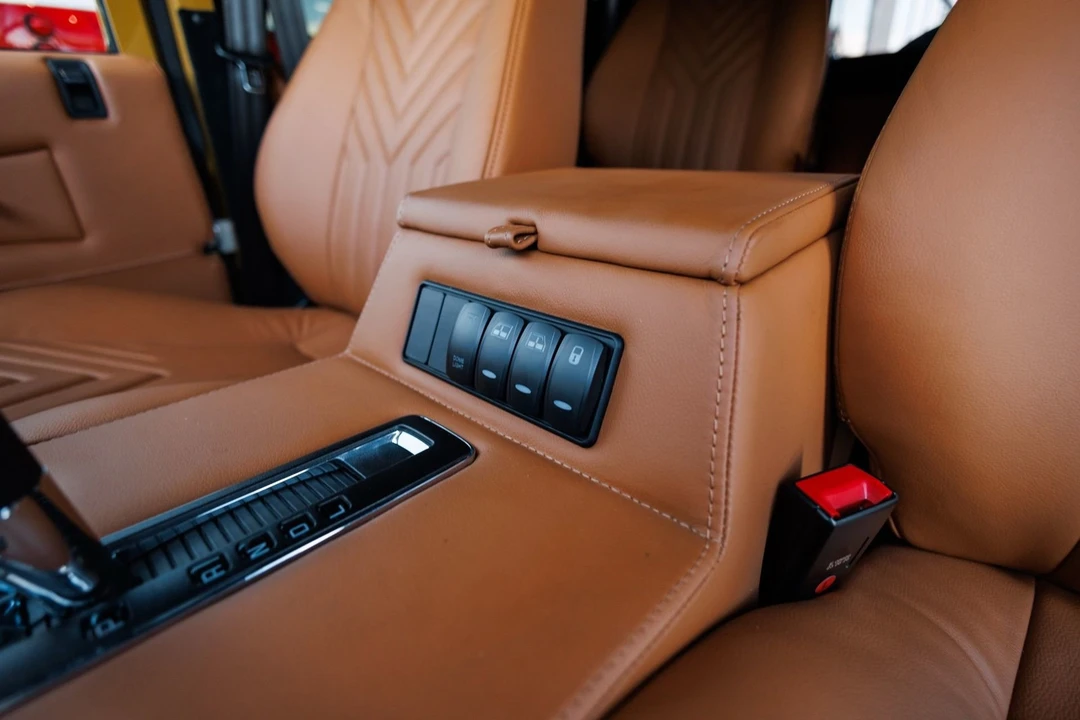 2020 Land Rover Defender L663 - Image 7 of 31