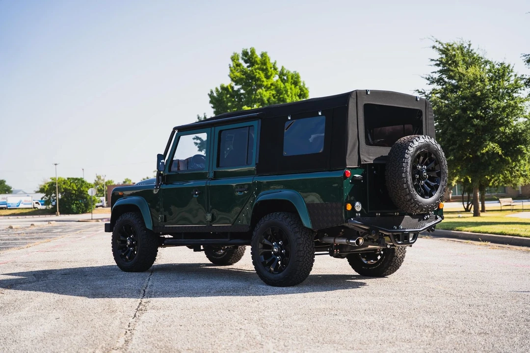 2020 Land Rover Defender L663 - Image 7 of 31