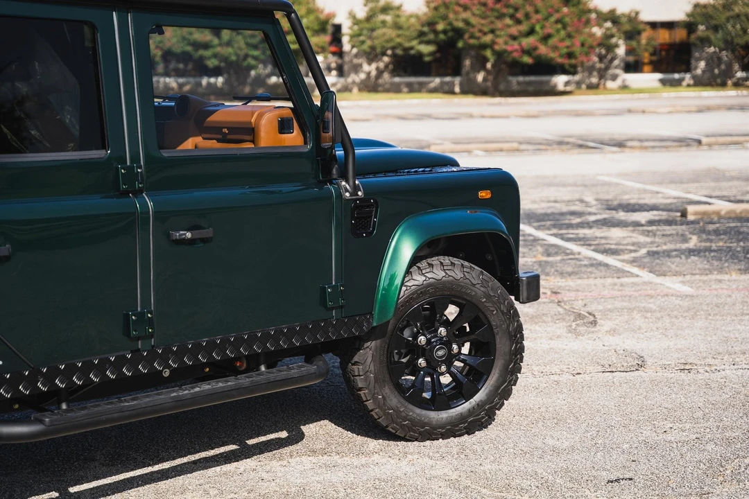 2020 Land Rover Defender L663 - Image 11 of 31