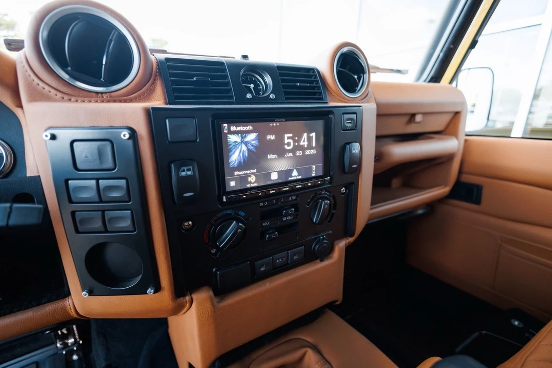 2020 Land Rover Defender L663 - Image 19 of 31