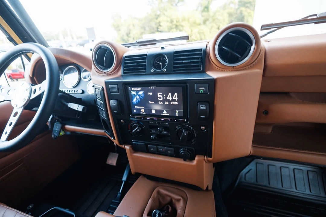 2020 Land Rover Defender L663 - Image 27 of 31
