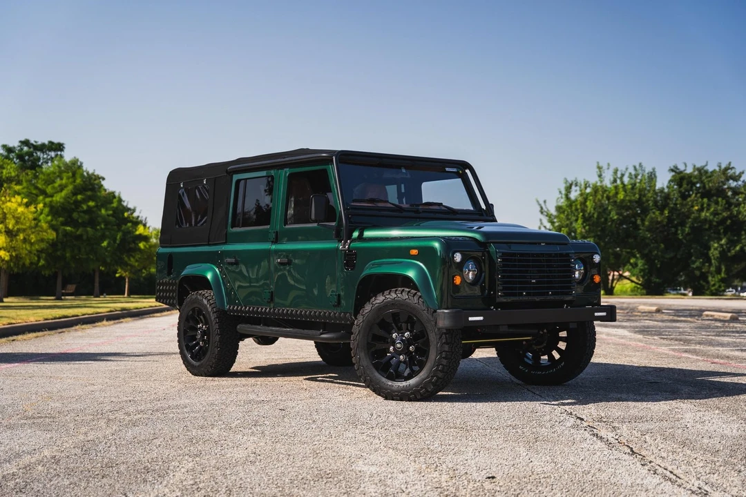 2020 Land Rover Defender L663 - Image 2 of 31