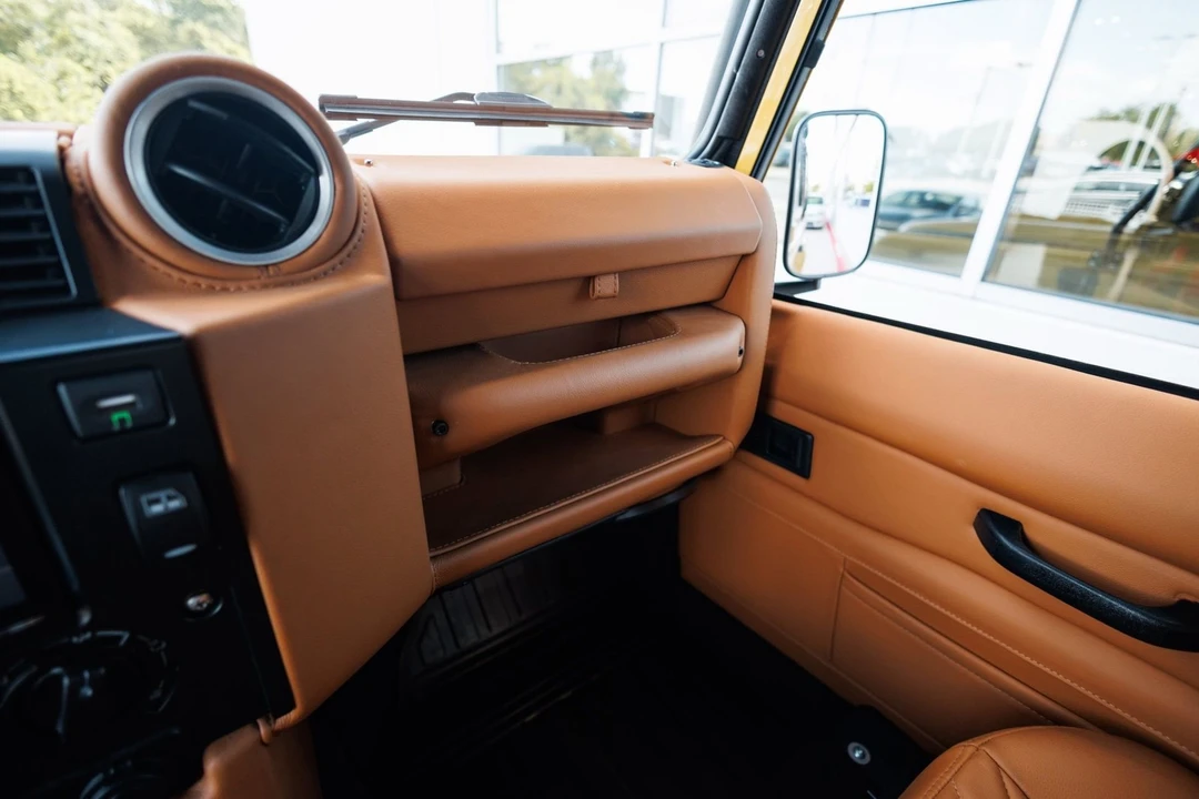 2020 Land Rover Defender L663 - Image 26 of 31