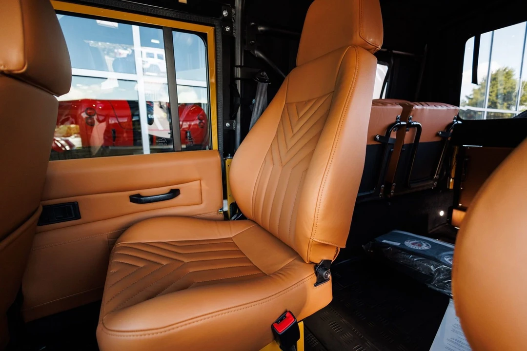 2020 Land Rover Defender 110 - Image 8 of 31