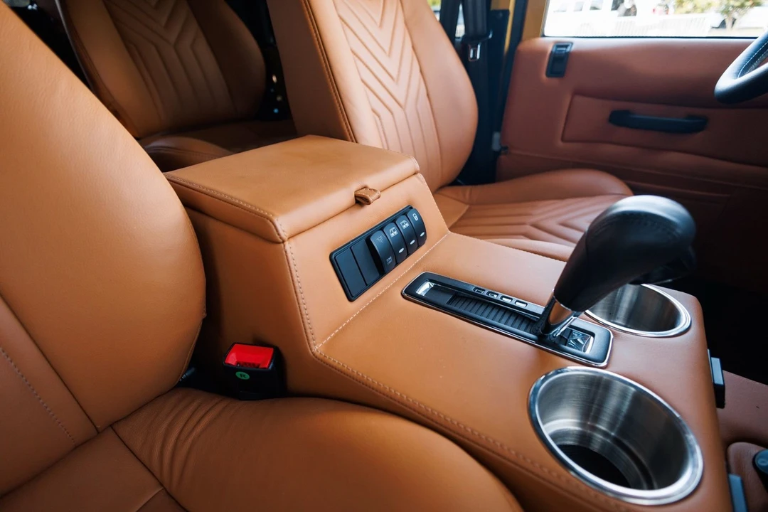 2020 Land Rover Defender 110 - Image 11 of 31