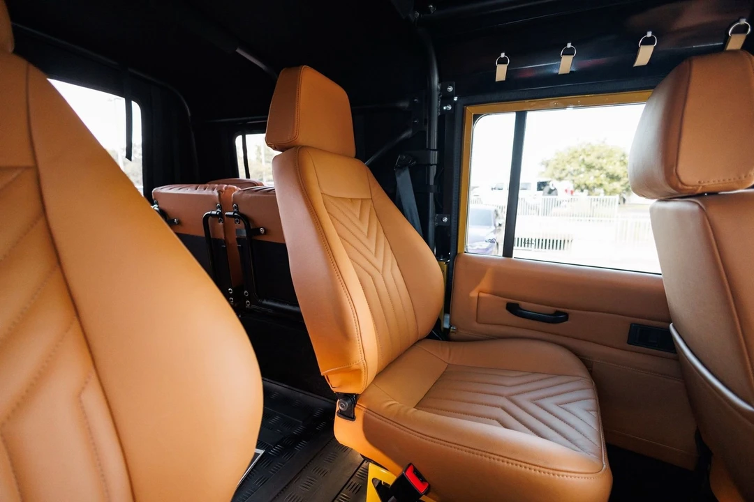 2020 Land Rover Defender 110 - Image 14 of 31