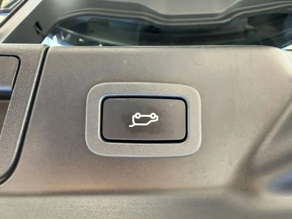 2020 Land Rover Range Rover Velar - Image 11 of 20
