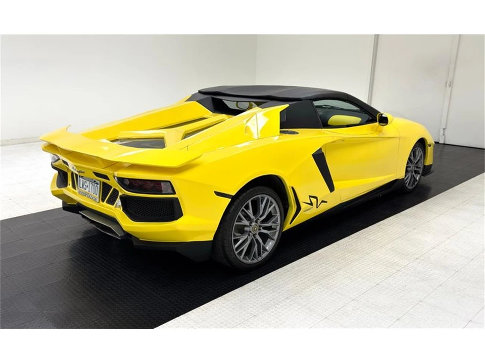2020 Lamborghini Aventador S LP740-4 - Image 8 of 31