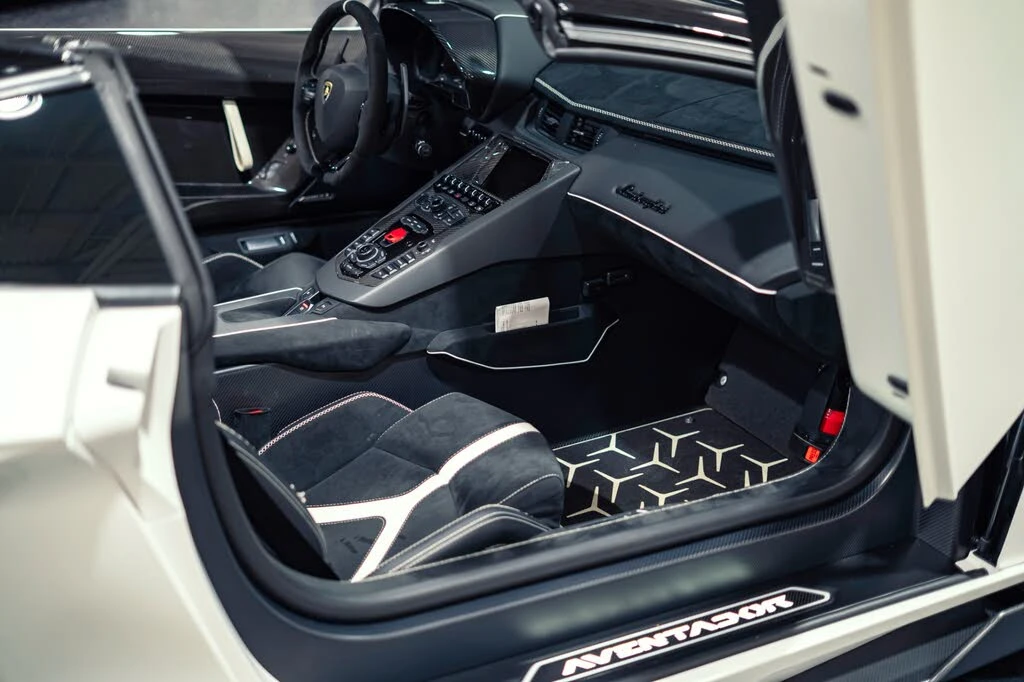 2020 Lamborghini Aventador SVJ LP770-4 - Image 14 of 31