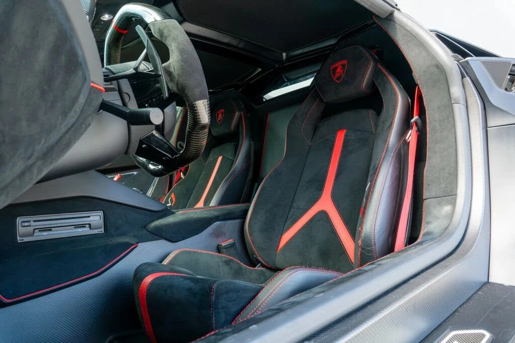 2020 Lamborghini Aventador SVJ LP770-4 - Image 14 of 31