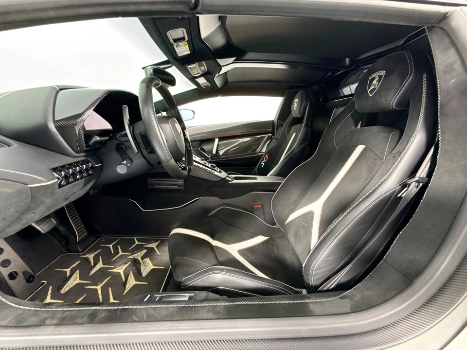 2020 Lamborghini Aventador SVJ LP770-4 Roadster - Image 17 of 31