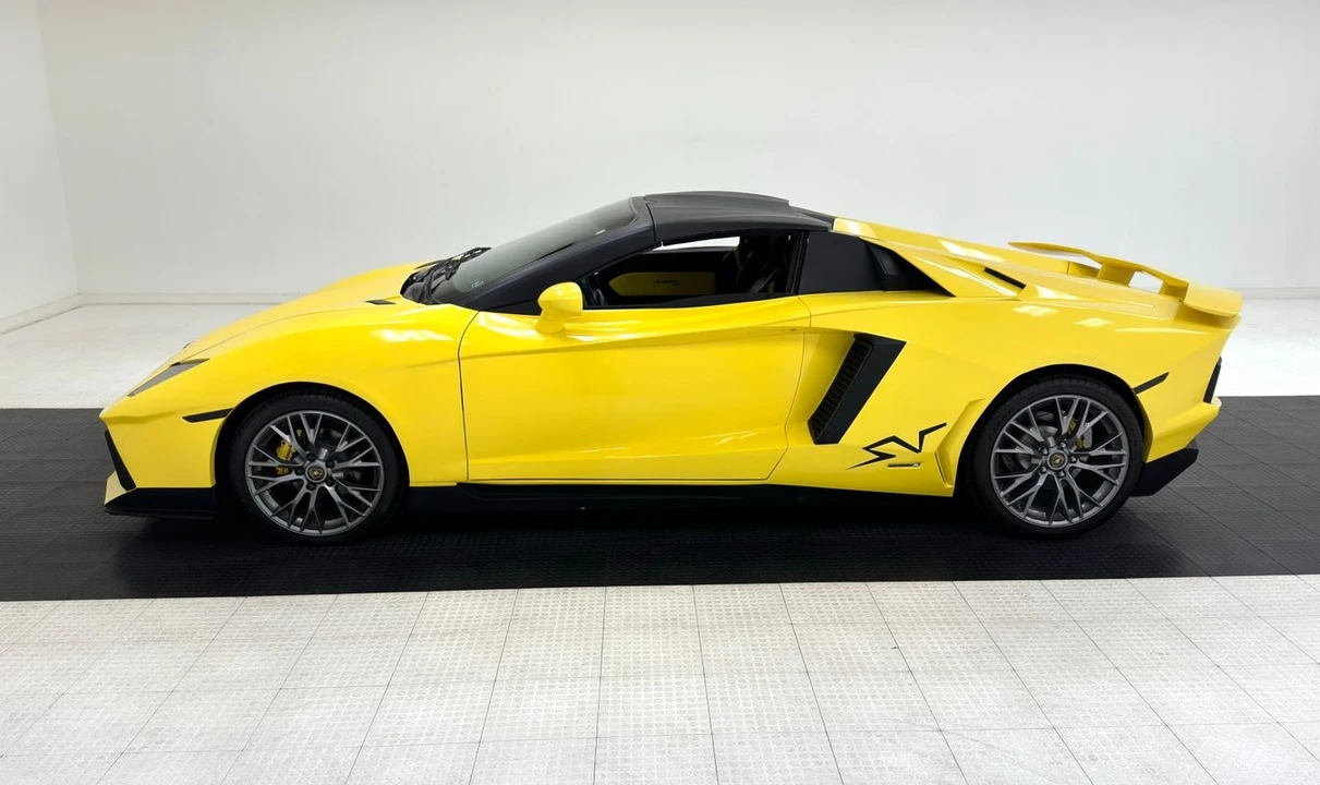 2020 Lamborghini Aventador - Image 3 of 31