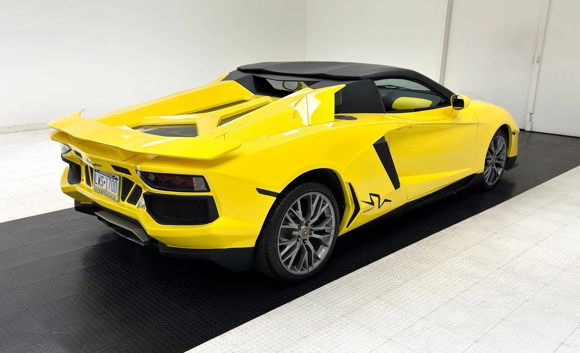 2020 Lamborghini Aventador - Image 8 of 31