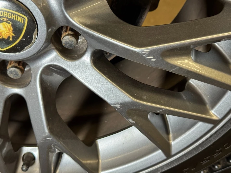 2020 Lamborghini Aventador - Image 28 of 31