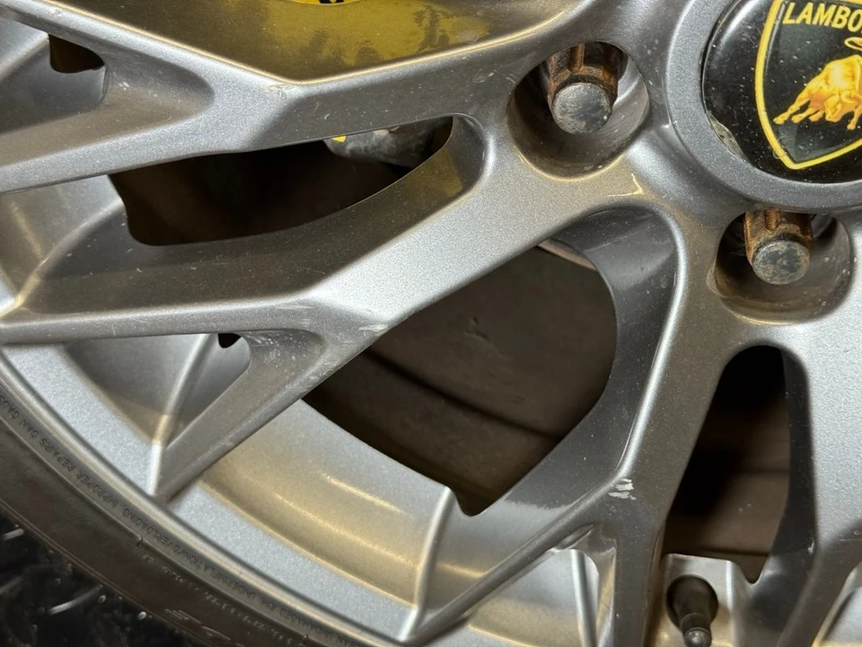 2020 Lamborghini Aventador - Image 29 of 31
