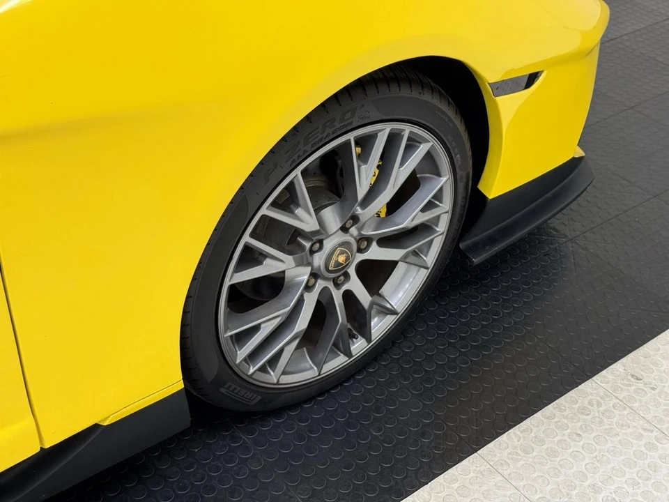 2020 Lamborghini Aventador - Image 25 of 31