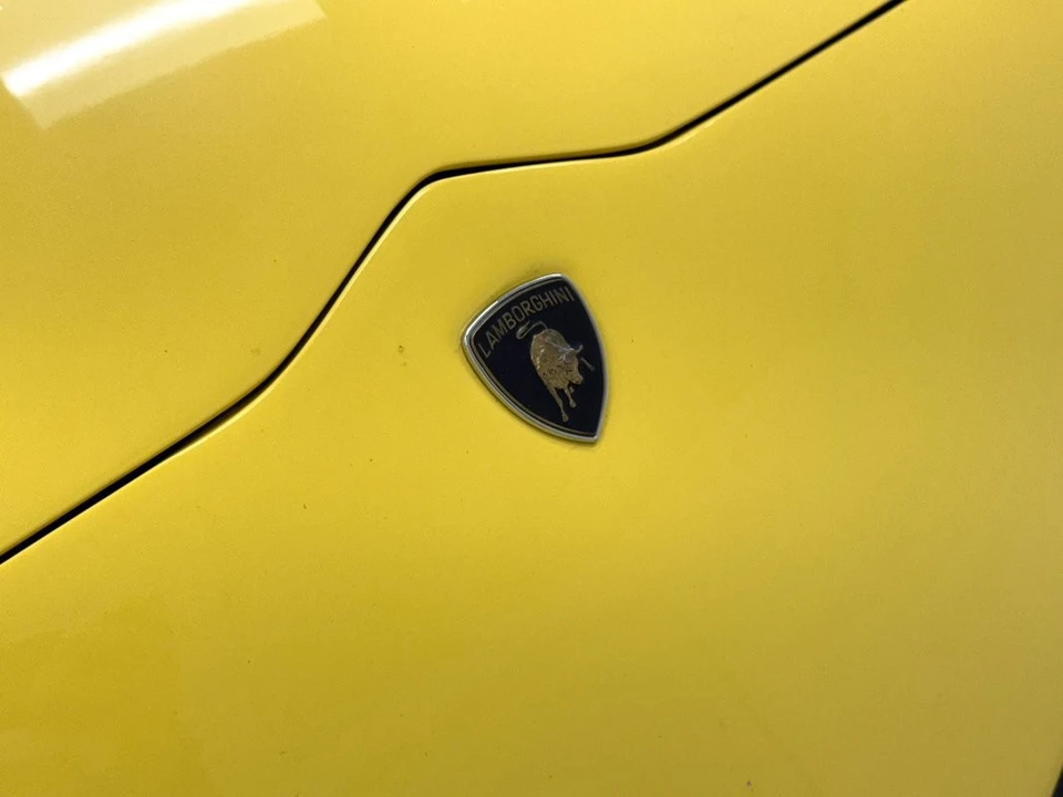 2020 Lamborghini Aventador - Image 12 of 31