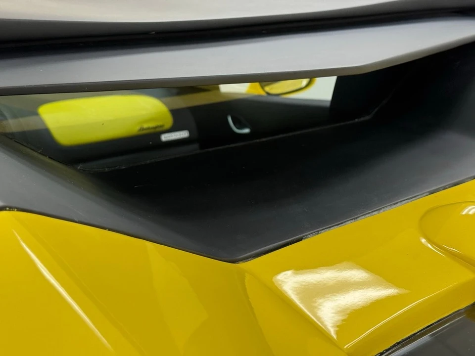 2020 Lamborghini Aventador - Image 18 of 31