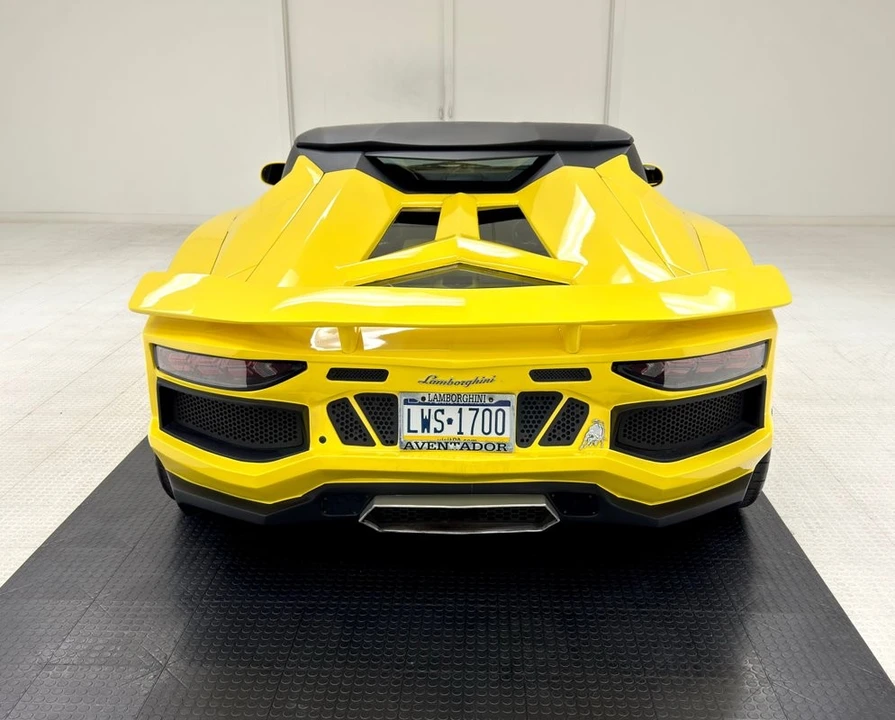 2020 Lamborghini Aventador - Image 7 of 31