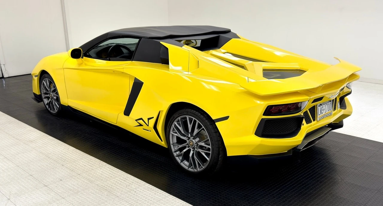 2020 Lamborghini Aventador - Image 5 of 31