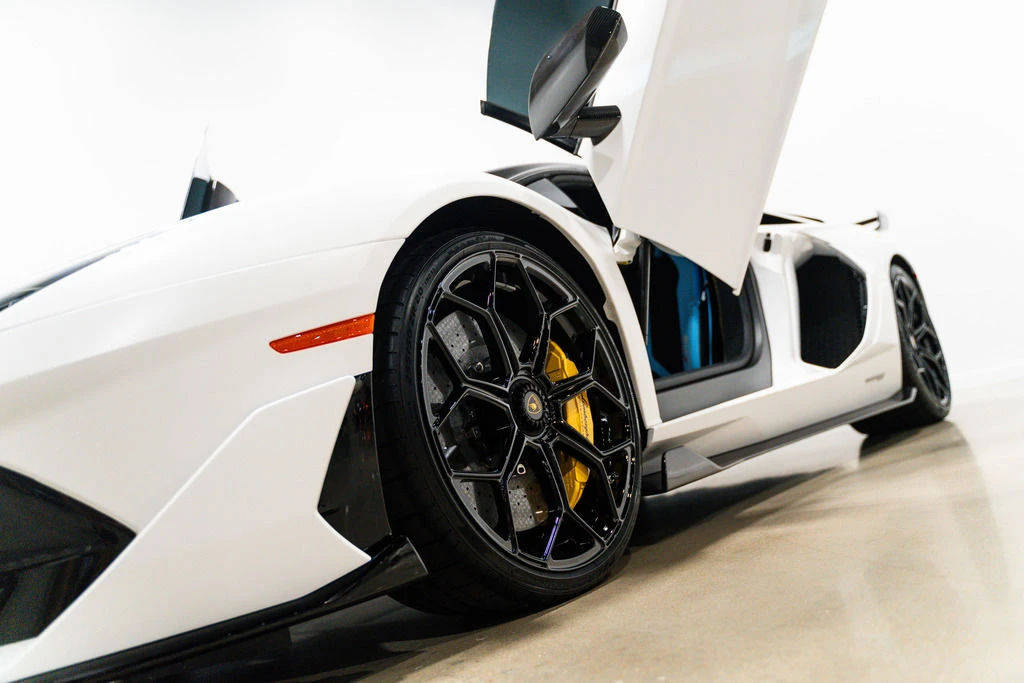 2020 Lamborghini Aventador SVJ LP770-4 Roadster - Image 5 of 31