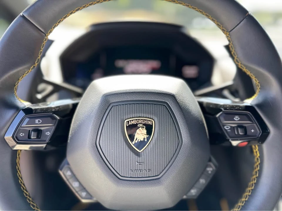2020 Lamborghini Huracan - Image 9 of 11