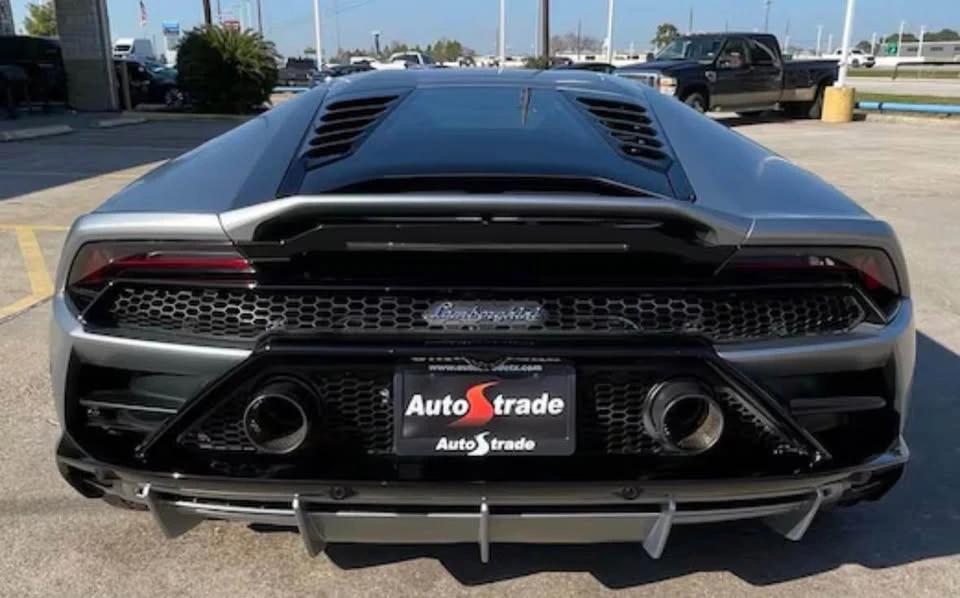 2020 Lamborghini - Image 10 of 20