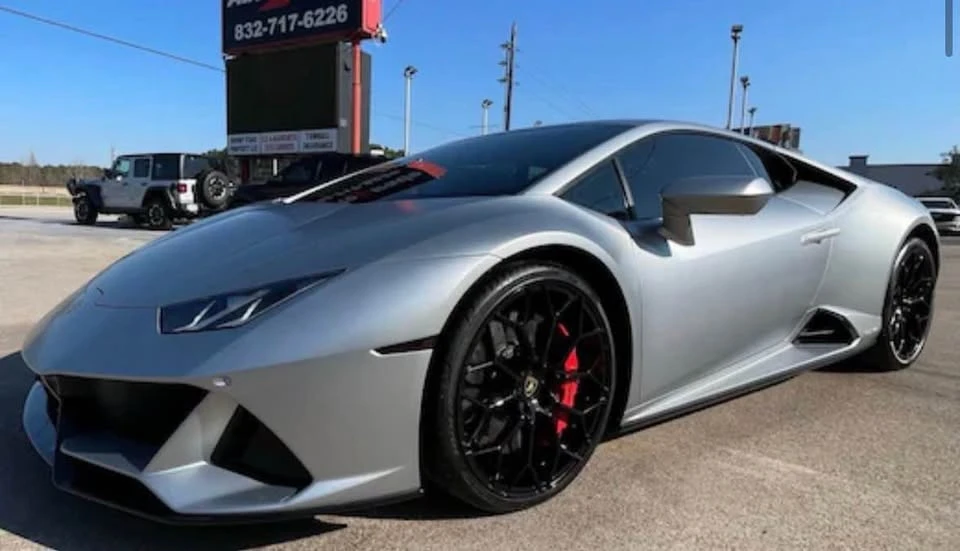 2020 Lamborghini - Image 2 of 20